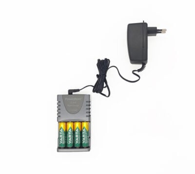 Cargador inteligente rápido C-411 + 4 baterias AA 2500mAh Ni-Mh