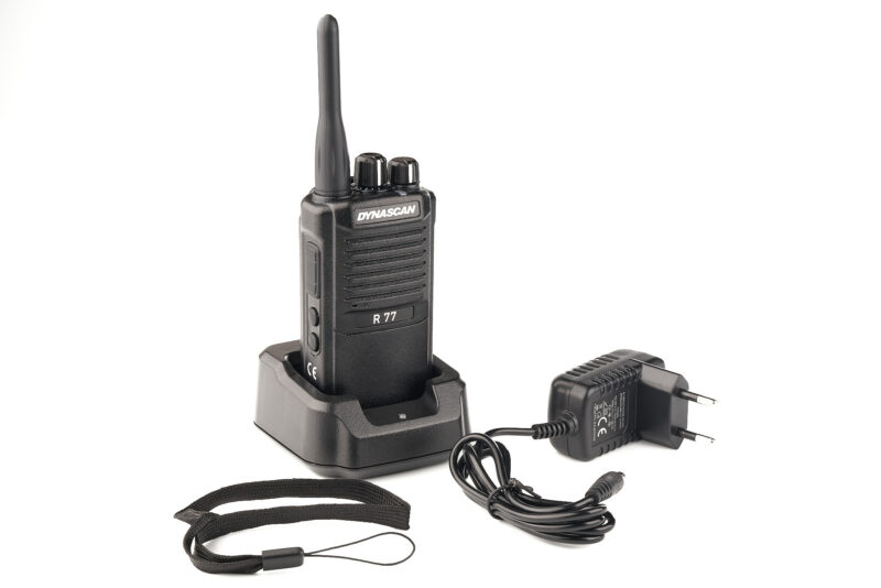 Walkie Dynascan R-77 con base y accesorios