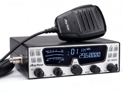 Emisora AnyTone AT-5100 CB 27 MHz con micrófono de mano y pantalla digital